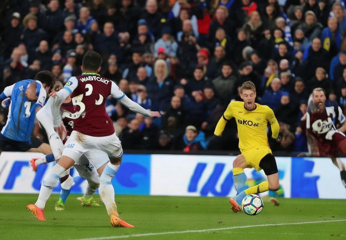 阿森纳闪电截胡热刺，签下埃泽转会协议超6000万镑